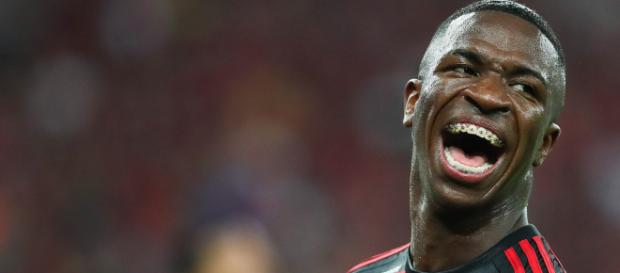 Vinicius Junior, cria do rubro-negro carioca joga atualmente no Real Madrid (Arquivo Blasting News) Vinicius Junior, cria do rubro-negro carioca joga atualmente no Real Madrid (Arquivo Blasting News)