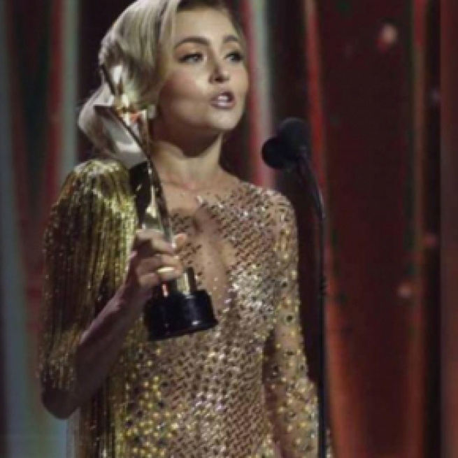 Angelique venceu o prêmio de melhor atriz (Imagem: Reprodução Instagram/TVyNovelas)