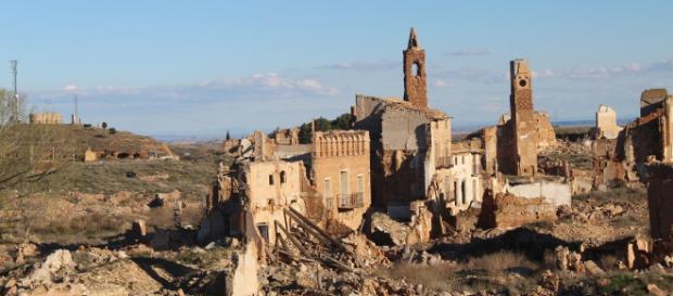 Belchite Viejo, en la actualidad (Fotografía propia). Belchite Viejo, en la actualidad (Fotografía propia).