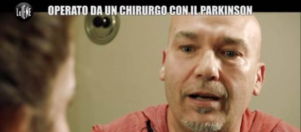 Il chirurgo aveva il Parkinson, rimane invalido a vita Il chirurgo aveva il Parkinson, rimane invalido a vita
