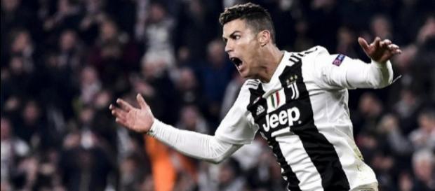 Cristiano Ronaldo ha ribaltato l'Atletico Madrid con una fantastica tripletta Cristiano Ronaldo ha ribaltato l'Atletico Madrid con una fantastica tripletta