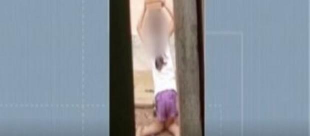 Homem filma uma criança sendo maltratada pela própria mãe (Foto: Facebook) Homem filma uma criança sendo maltratada pela própria mãe (Foto: Facebook)