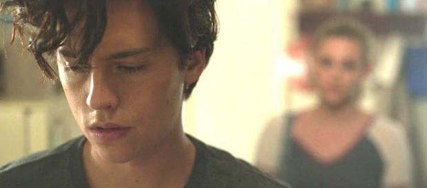 Betty visits Jughead image via Riverdale/YouTube Screencap Betty visits Jughead image via Riverdale/YouTube Screencap