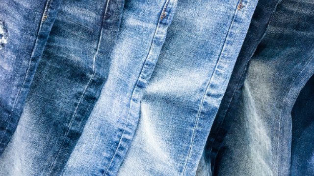 Nuova Zelanda, cade dalla barca a vela in pieno oceano: si salva grazie ai jeans