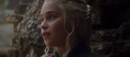 Emilia Clarke plays Daenerys Targaryen character in the show. (Image via Looper/YouTube)