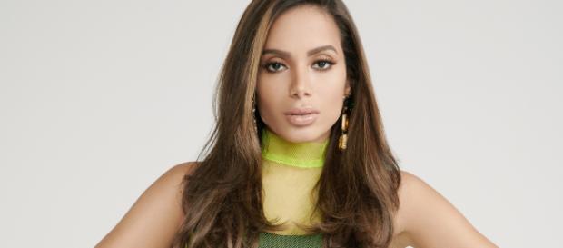 Anitta é filmada em encontro com surfista (Foto: Reprodução) Anitta é filmada em encontro com surfista (Foto: Reprodução)