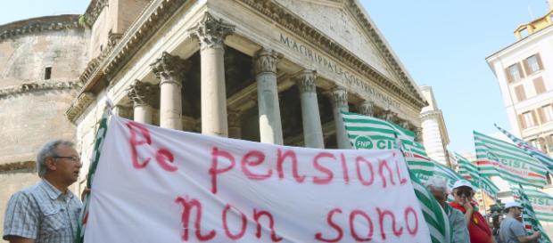 Pensioni: da aprile si applica la nuova indicizzazione, illese le pensioni fino a 1.220 euro nette. Pensioni: da aprile si applica la nuova indicizzazione, illese le pensioni fino a 1.220 euro nette.