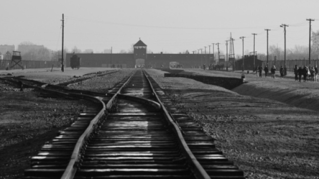 L'ingresso del campo di sterminio di Birkenau, fulcro dell'opera di sterminio degli ebrei d'Europa durante l'Olocausto