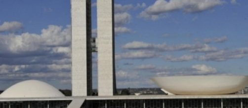 Alessandro Vieira (PPS-SE) entregou o mínimo de 27 assinaturas exigidas. (Foto: Reprodução)