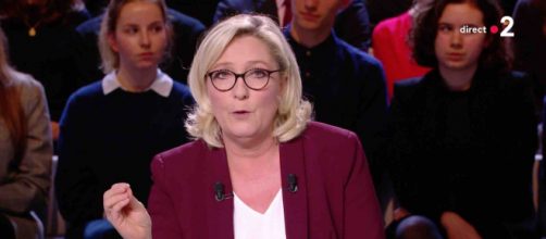 Marine Le Pen s'emmêle les pinceaux sur le SMIC - dailymotion.com