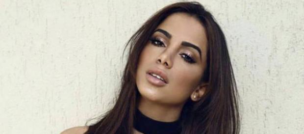 Anitta é flagrada trocando carinhos. (Foto: Divulgação) Anitta é flagrada trocando carinhos. (Foto: Divulgação)