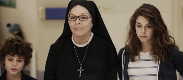 Che Dio ci aiuti: un'immagine di Valeria Fabrizi, Christian ... - movieplayer.it Che Dio ci aiuti: un'immagine di Valeria Fabrizi, Christian ... - movieplayer.it