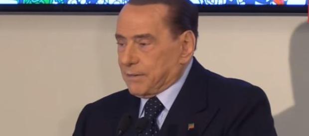 Silvio Berlusconi attacca i cittadini che ancora credono in questo governo. Silvio Berlusconi attacca i cittadini che ancora credono in questo governo.
