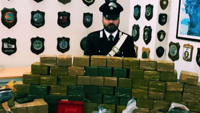 La droga sequestrata dai Carabinieri della stazione di San Bartolomeo.