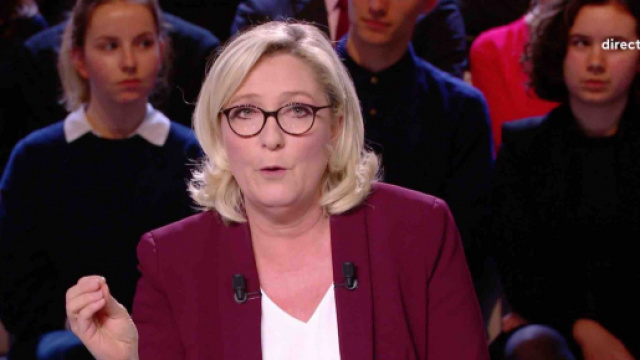 Marine Le Pen s'emmêle les pinceaux sur le SMIC - dailymotion.com