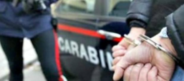 Brescia, curava malati terminali di cancro con ortica e camomilla: arrestato finto medico. Brescia, curava malati terminali di cancro con ortica e camomilla: arrestato finto medico.