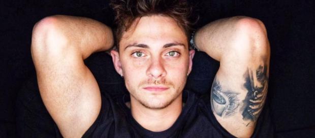 Gossip Amici 18: è 'giallo' su Alessandro Casillo, il serale dovrebbe essere in diretta. Gossip Amici 18: è 'giallo' su Alessandro Casillo, il serale dovrebbe essere in diretta.