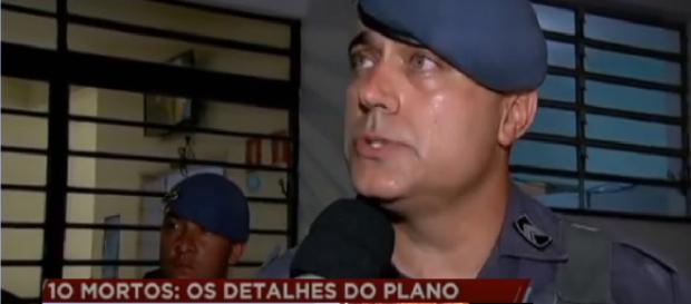 'Já tinha alguns adolescentes correndo e alguns corpos no chão’, revelou o 1º PM a entrar na escola após o massacre (Foto: Reprodução / RecordTV) 'Já tinha alguns adolescentes correndo e alguns corpos no chão’, revelou o 1º PM a entrar na escola após o massacre (Foto: Reprodução / RecordTV)