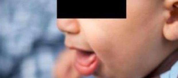 Napoli, bimbo di un anno muore soffocato forse per un rigurgito: inutili i soccorsi. Napoli, bimbo di un anno muore soffocato forse per un rigurgito: inutili i soccorsi.