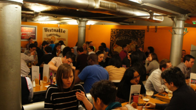 Ancona,ragazzi gay insultati al ristorante perch&eacute; scherzan tra loro:costretti a andare via