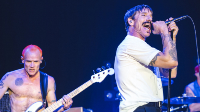 Red Hot Chili Peppers in concerto.