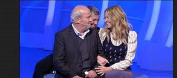 C'è posta per te, il regalo a papà Pino e record di ascolti anche per l'ultima puntata C'è posta per te, il regalo a papà Pino e record di ascolti anche per l'ultima puntata