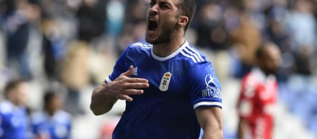 Joselu celebra el primer gol del Real Oviedo frente al Nástic. Foto: Diario As / Eloy Alonso Joselu celebra el primer gol del Real Oviedo frente al Nástic. Foto: Diario As / Eloy Alonso