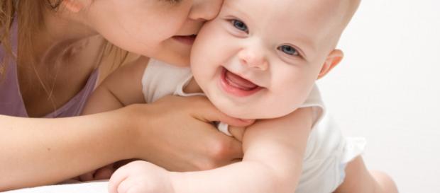 Los padres deben estimular a los bebés para ayudarlos a en su crecimiento. - camisetasembarazo.es Los padres deben estimular a los bebés para ayudarlos a en su crecimiento. - camisetasembarazo.es