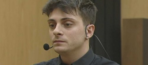 Amici 18: Alessandro Casillo si sarebbe auto eliminato per le tante critiche ricevute.