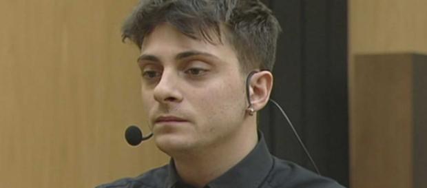 Amici 18: Alessandro Casillo si sarebbe auto eliminato per le tante critiche ricevute. Amici 18: Alessandro Casillo si sarebbe auto eliminato per le tante critiche ricevute.