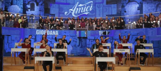 Amici 18: Alvise ultimo alunno ad aggiudicarsi la maglia verde Amici 18: Alvise ultimo alunno ad aggiudicarsi la maglia verde