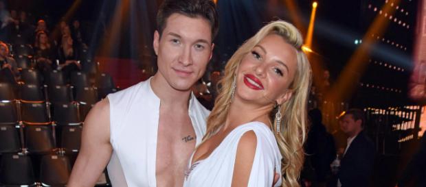 Evelyn Burdecki bei "Bei 'Let's Dance' mit Tanzpartner Evgeny Vinokurov. Evelyn Burdecki bei "Bei 'Let's Dance' mit Tanzpartner Evgeny Vinokurov.