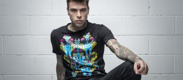 Fedez scrive per errore sul web il numero di Valentina Ferragni Fedez scrive per errore sul web il numero di Valentina Ferragni