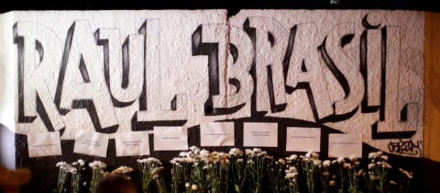 Homenagem feita para os alunos e funcionários mortos na escola Raul Brasil (Arquivo Blasting News) Homenagem feita para os alunos e funcionários mortos na escola Raul Brasil (Arquivo Blasting News)