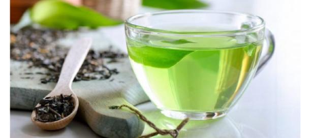 Il tè verde migliora il microbiota intestinale con un impatto favorevole sull'assorbimento dei grassi e sul metabolismo degli zuccheri. Il tè verde migliora il microbiota intestinale con un impatto favorevole sull'assorbimento dei grassi e sul metabolismo degli zuccheri.