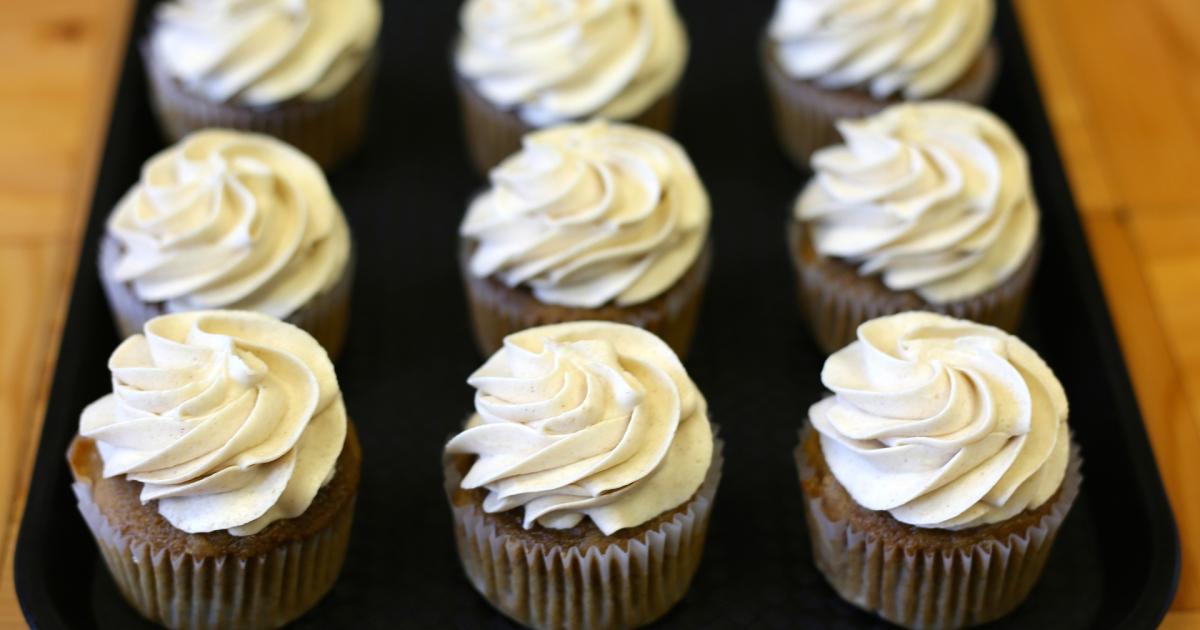 Simple whipped cream cupcakes recipe