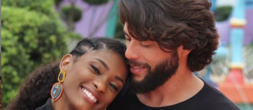 Erika Januza e o namorado (Reproduçã/Instagram)