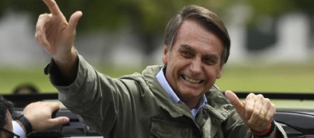 Durante discurso, em tom de riso, Bolsonaro diz que não é homofóbico. (Arquivo Blasting News) Durante discurso, em tom de riso, Bolsonaro diz que não é homofóbico. (Arquivo Blasting News)