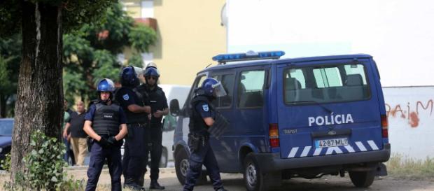 Mesmo estando de folga os polícias não viram costas a um desacato ou desordem Mesmo estando de folga os polícias não viram costas a um desacato ou desordem