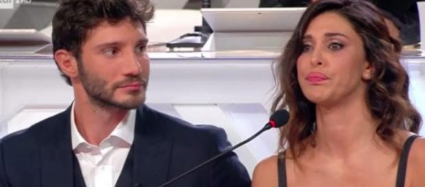Stefano De Martino stuzzicato su Belen: 'Basta, sto sudando'. Stefano De Martino stuzzicato su Belen: 'Basta, sto sudando'.