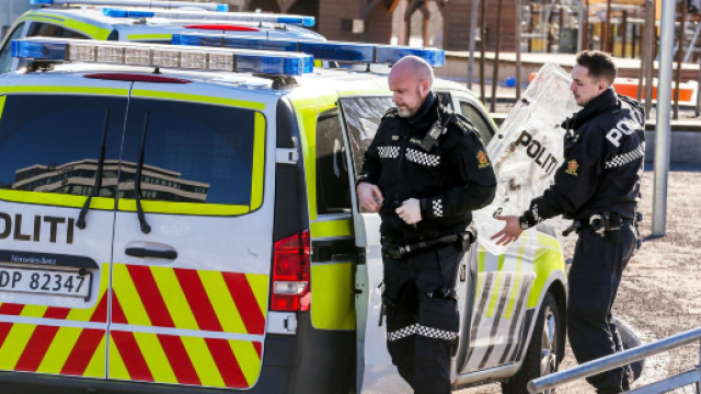 Oslo, studente attacca con arma contundente professori e bidelli: 4 feriti