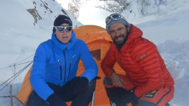 Una targa sul Nanga Parbat in ricordo dei due alpinisti che hanno perso la vita un mese fa