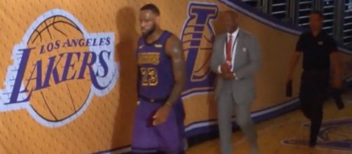 As the Lakers were losing to the Bucks with seconds to go, LeBron James exited the court in frustration. [Image via NBA on ESPN/YouTube]
