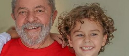 Ex-presidente Lula e o neto (Reprodução/Instagram)