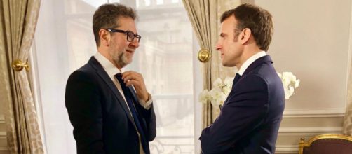 Fabio Fazio onorato di intervistare Macron: i sovranisti insorgono