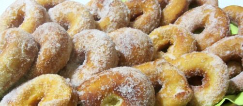 Ricetta zeppole di patate con zucchero.