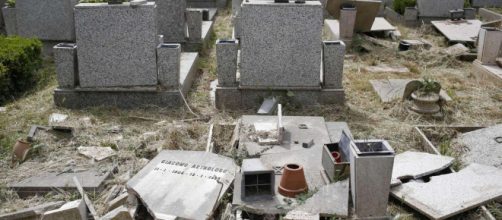 Profanate più di ottanta tombe nel cimitero ebraico