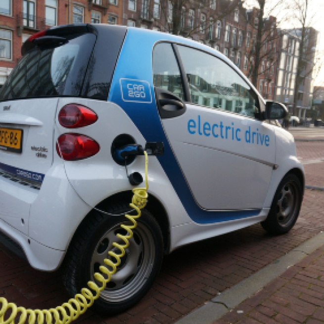 Recharging electric vehicle - Image credit - mmurphy / Pixabay