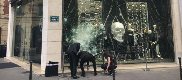 Après la victoire des Bleus, des commerçants évaluent les dégâts ... - lefigaro.fr Après la victoire des Bleus, des commerçants évaluent les dégâts ... - lefigaro.fr