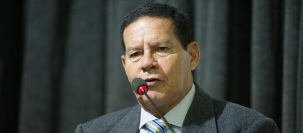 General Mourão rebate insinuações de Olavo de Carvalho - (Foto/Arquivo/BlastingNews) General Mourão rebate insinuações de Olavo de Carvalho - (Foto/Arquivo/BlastingNews)